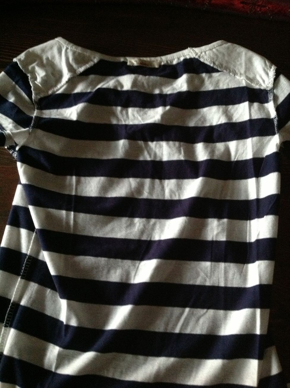 Now,turn the t-shirt inside out.It's the MOST IMPORTANT THING.