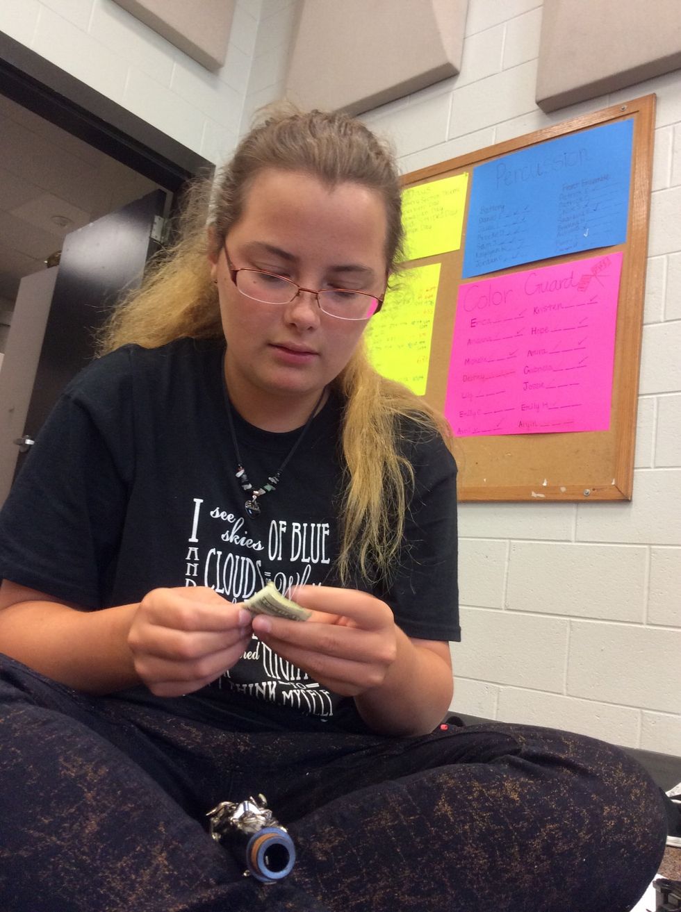 Now u role your dollar so that way you may clean the creases of the clarinet.