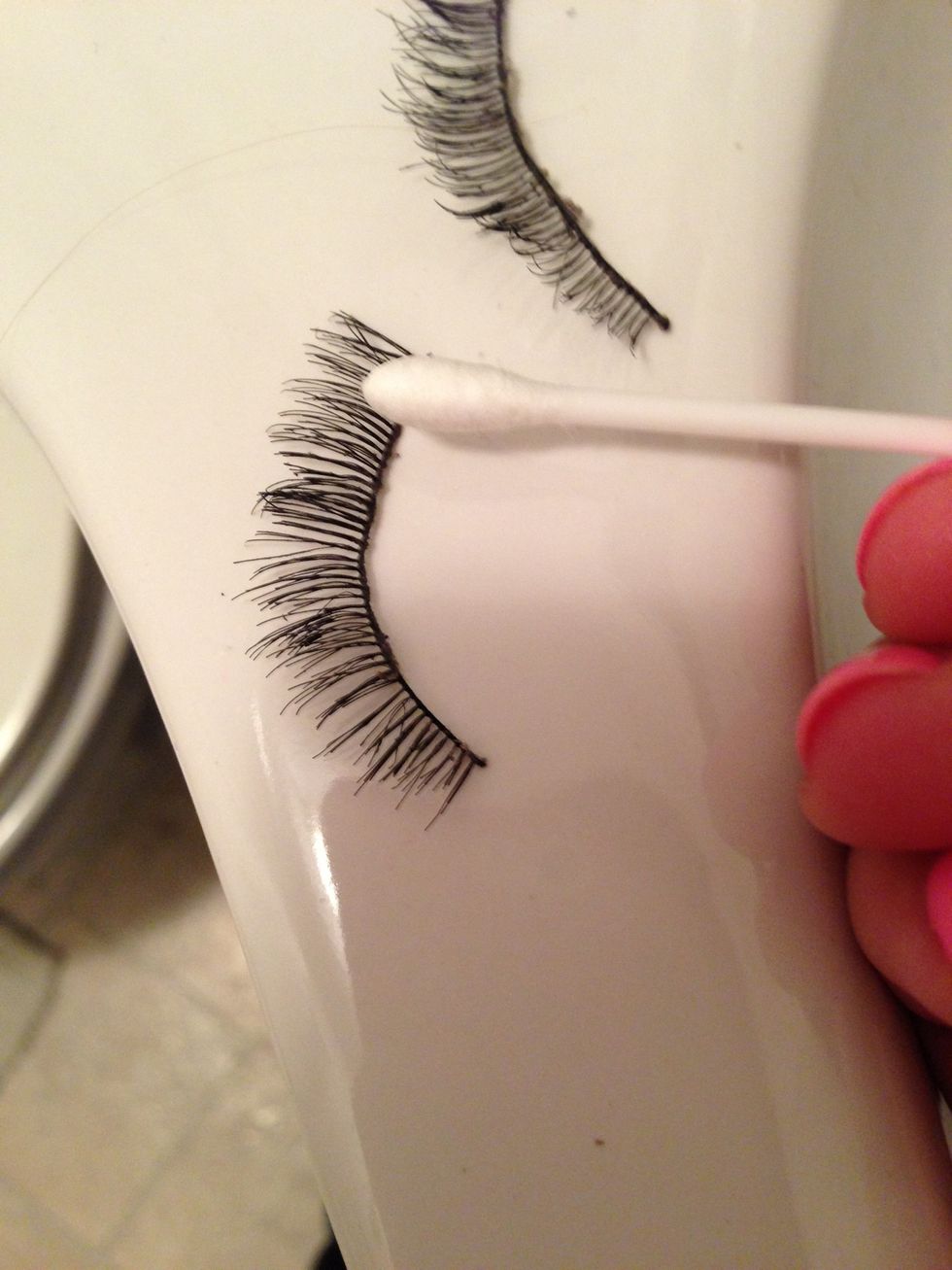 How to remove false lashes for reuse B+C Guides