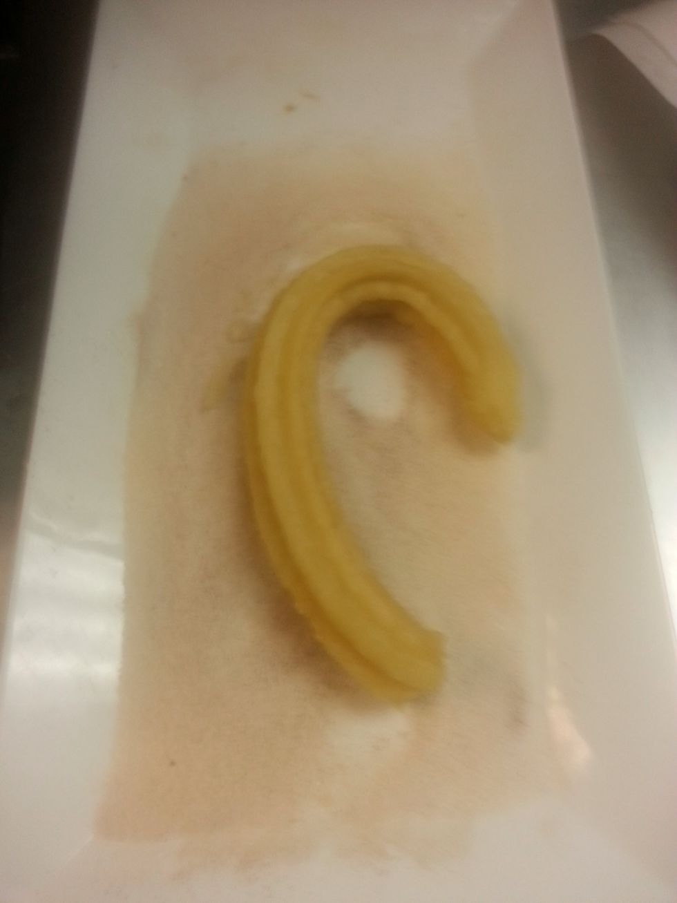 Now we add the churros to coat with the sugar mixture