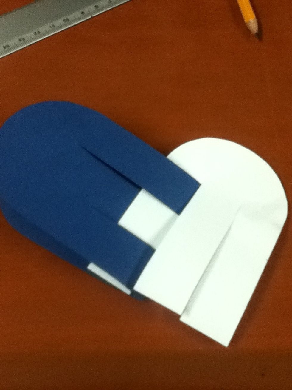 Now we are going to start whit the tissue. For the next part we are going to call the blue one A and the wihte one B.