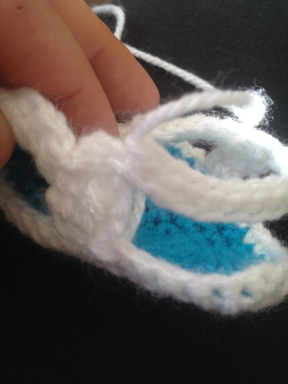 NOW we can fasten off and cut yarn. Leave a log enough tail to be able to sew in the tails.