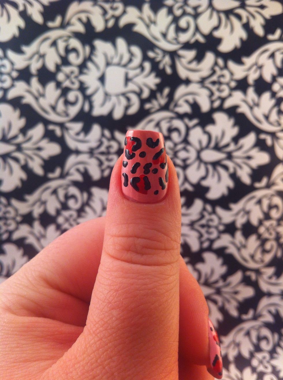 Now we're gonna add the animal print markings.