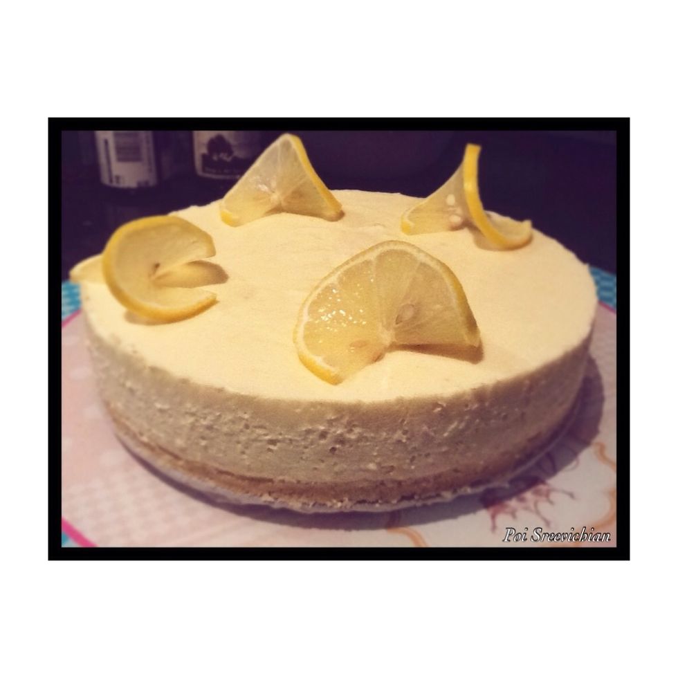 Now when it's finished decorate the top of the cheese cake .