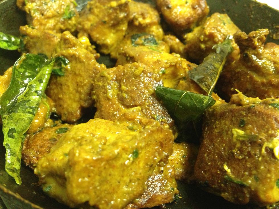 Now when your food is looking gorgeous, try to bring the camera at an angle where it captures the warmth and elements of the delight. Tip: pic taken from sides turn out to be good