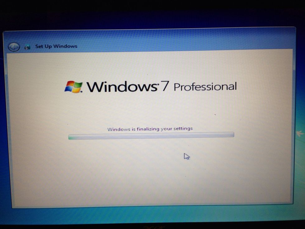 Now windows is finalizing your settings.
