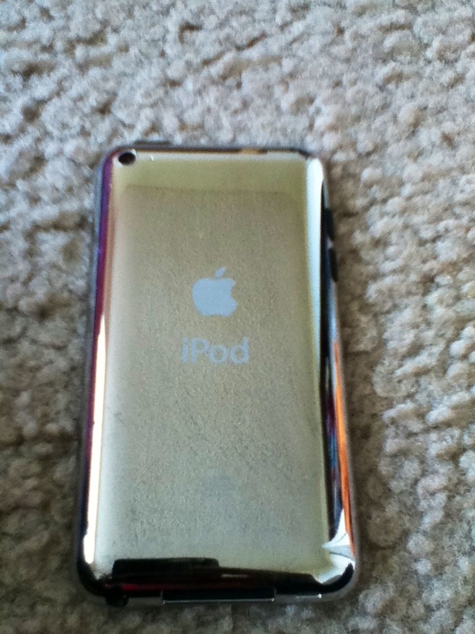 Now, wipe the back of your iOS device with the damp cloth. After about five strokes, use a dry part of your cloth and wipe the water off. Make sure the device is dry to the touch.