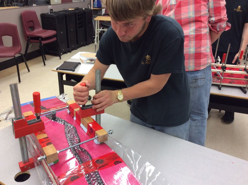 Now with a big F-Clamp, clamp the centre clamp down in the centre on both sides so that the base is in place.