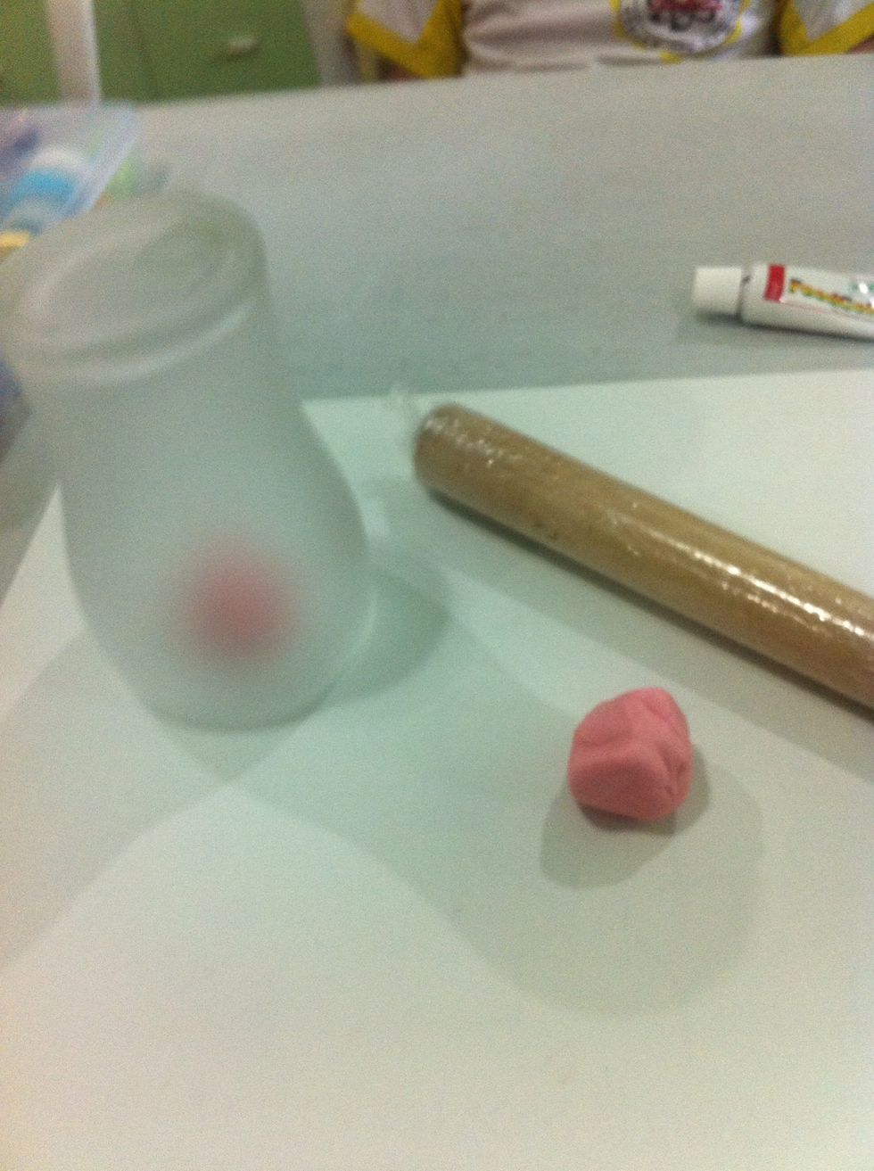 Now you can design the other half if the gum paste.