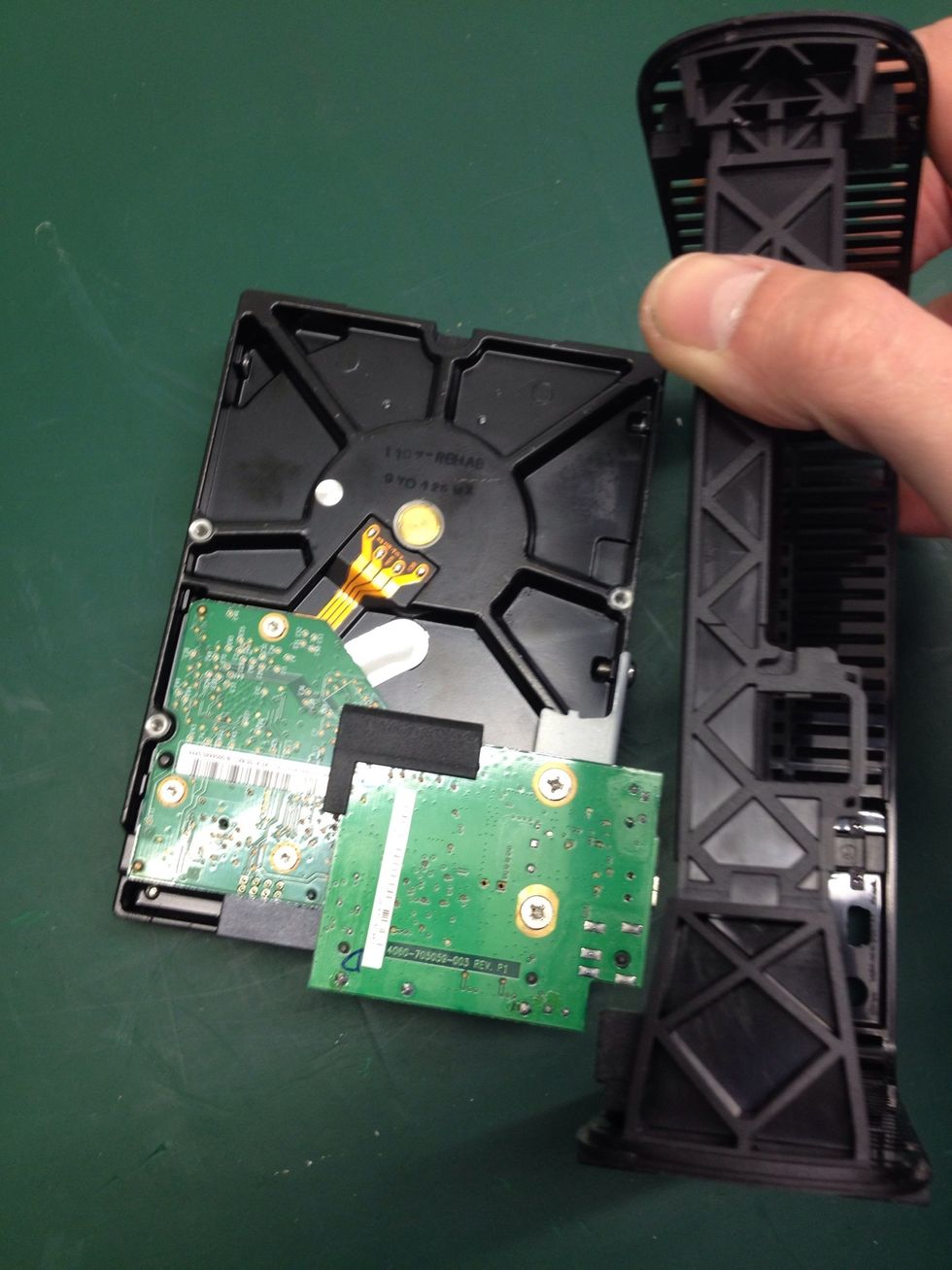 Now you can fully remove the drive from the chassis.