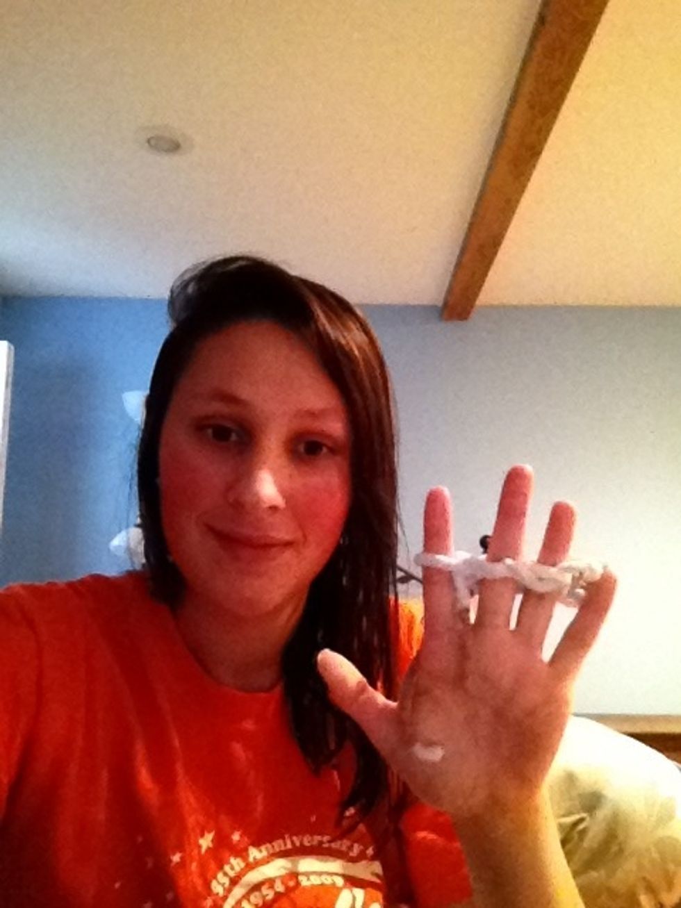 Now you can remove the loops from your fingers.