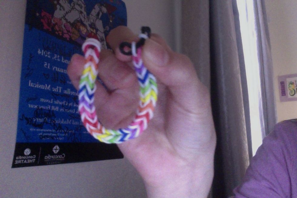 Now, you can take your bracelet off. Be sure to press the top bands down so your bracelet doesn't get undone.