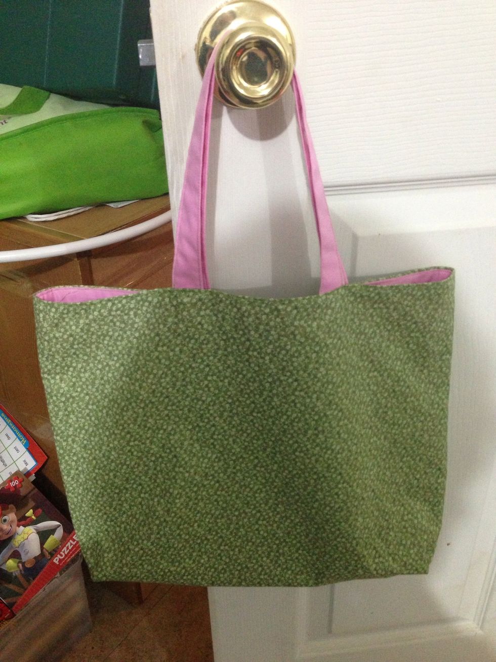 Now you have a pretty bag with a contrasting lining.