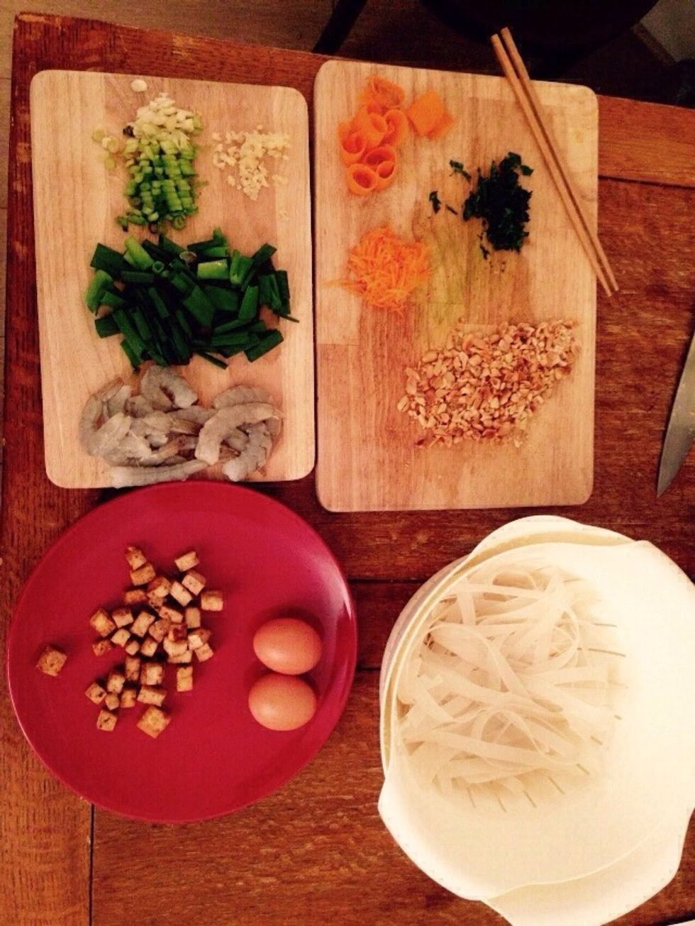 Now you have all the ingredients ready, including the eggs, drained noodles and a cup of water, make sure you keep everything well within reach. Time to cook.