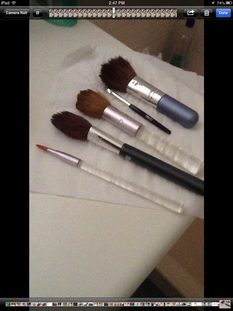 Now you have beautiful clean soft brushes - leave outside in the sun to dry! Then ready for use! Repeat these steps if you want ultimately clean brushes :)