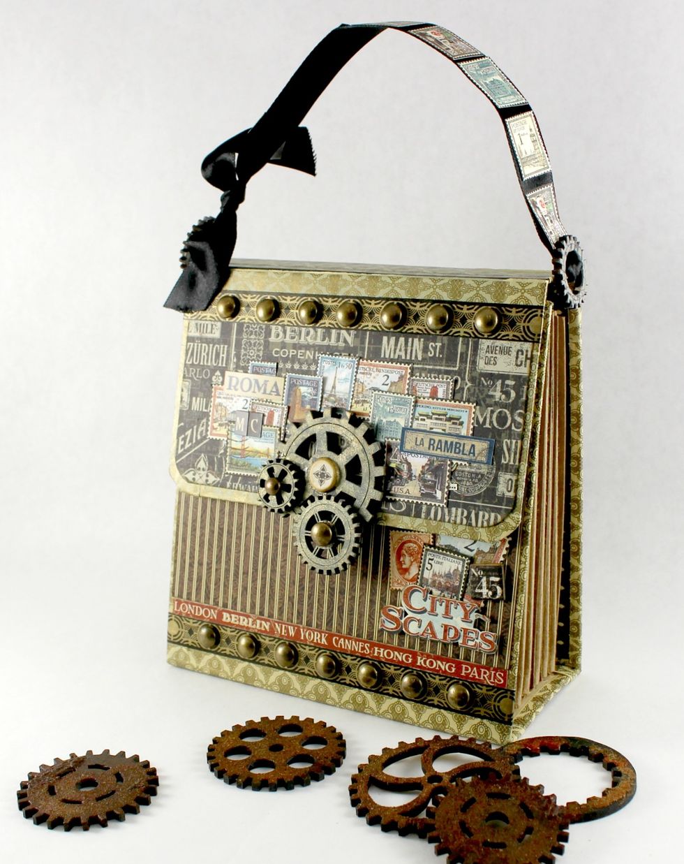 Now you have finished the Kraft - Square Tag & Pocket Album.. Transformed into a beautiful purse and ready to add your favorite pictures!!    I hope you like the tutorial!!           XOXO Magda Cortez