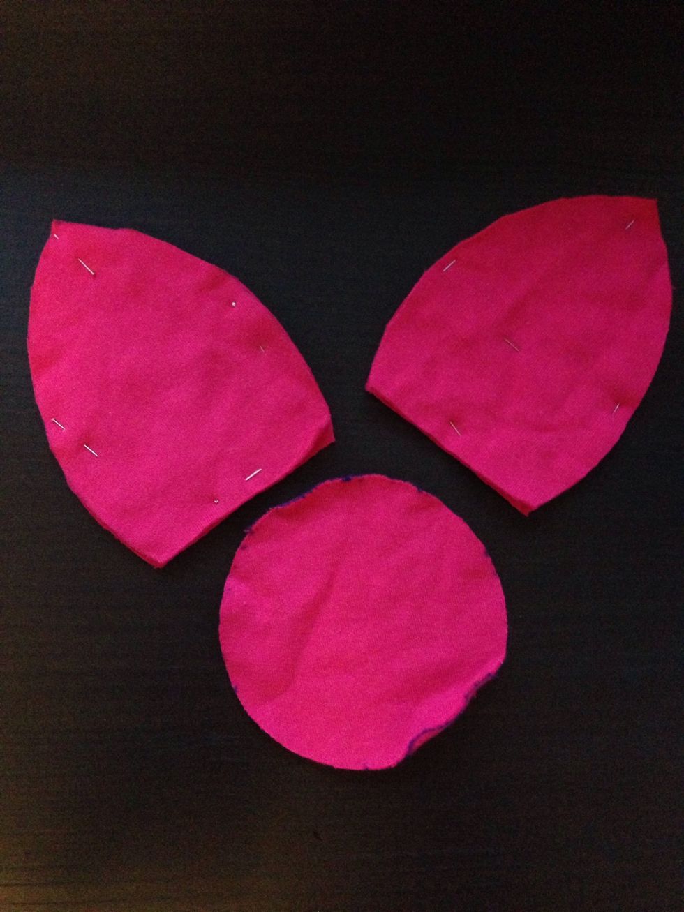 Now you have one bottom part ( circle ) and 4 pieces of the other one ( I just cut out 2 of them together )