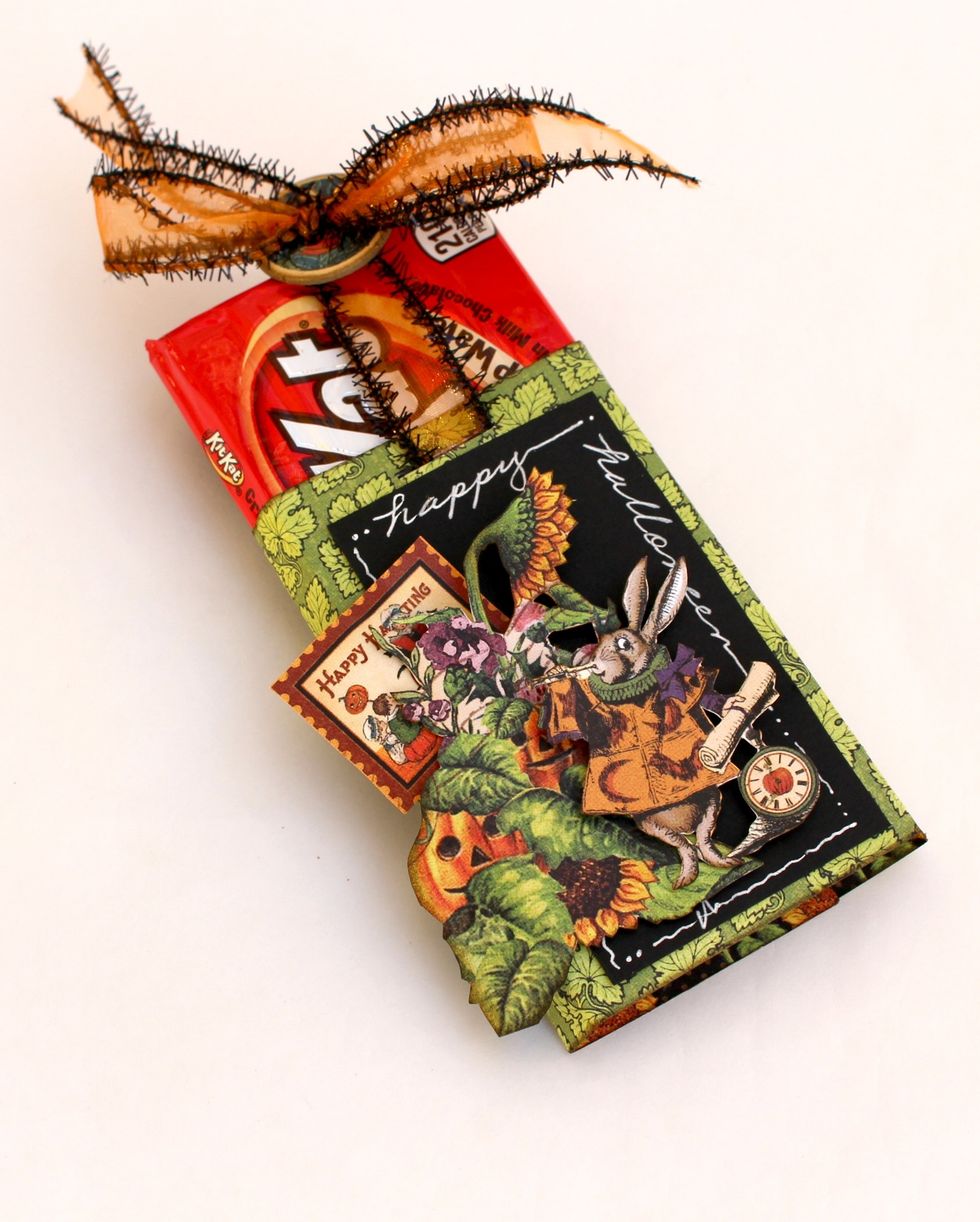 Now you have ready your candy to decorate! a few fussy cutting and Voila! A nice candy wrapping for Halloween! And SUPER EASY!! as 1..2..3!!!