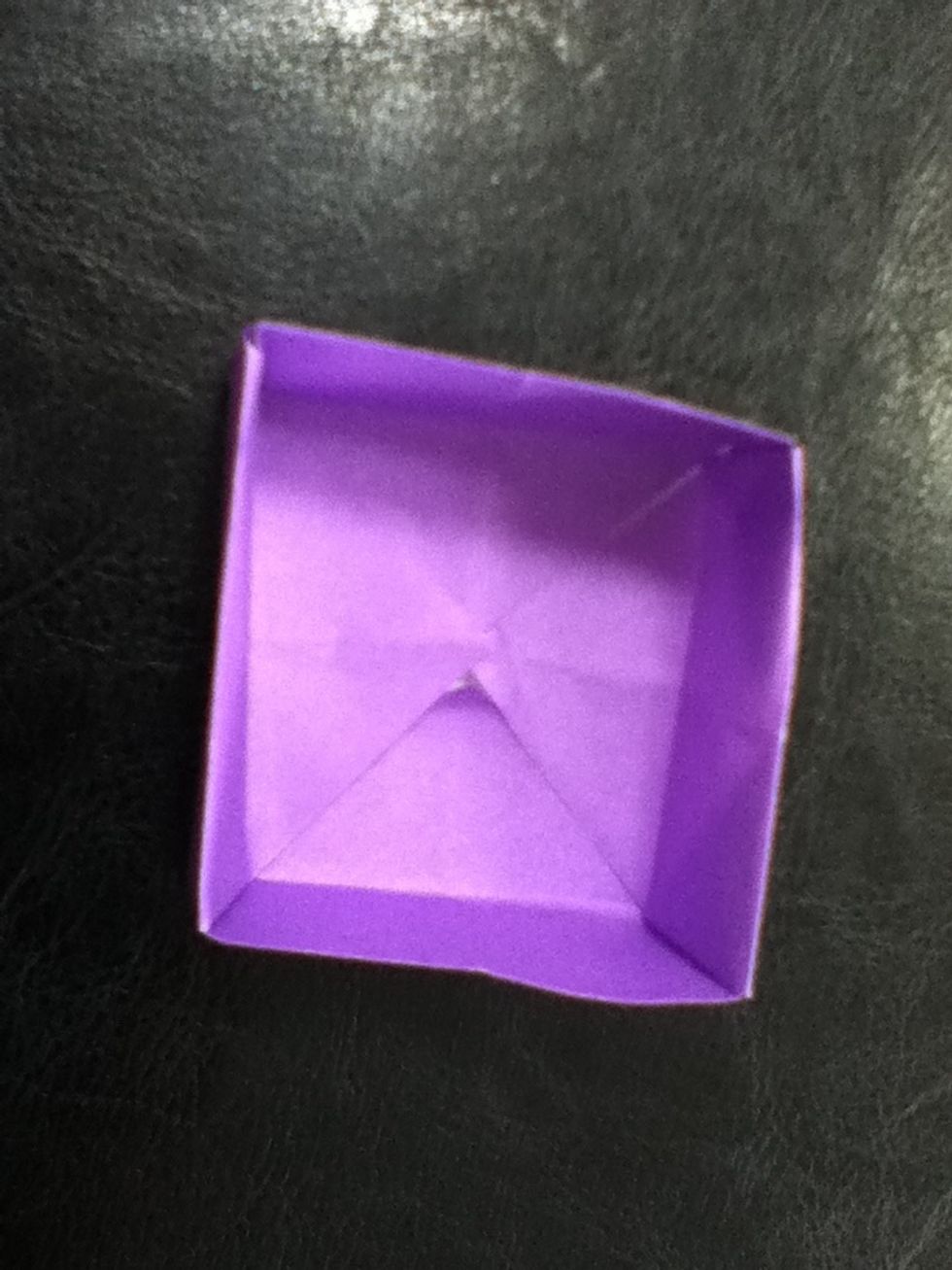 Now you have the bottom of the box. Or a simple container if you don't feel like making the top.