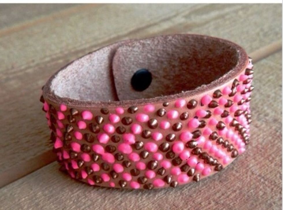 Now you have your easy no-bead feather bracelet. Wear this fashinoble bracelet with your everyday attire. Comment down below and tell me what design you made!