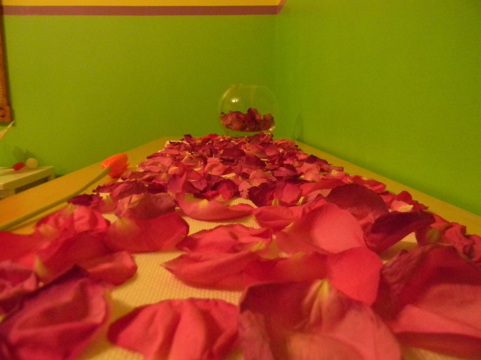 Now you just have to keep watching your carpet of roses. For a dozen roses it took me about three days to dry them all. So you want to make sure that you have the space for it.
