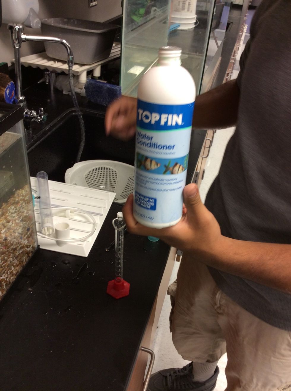 Now you measure the top fin to add into the water