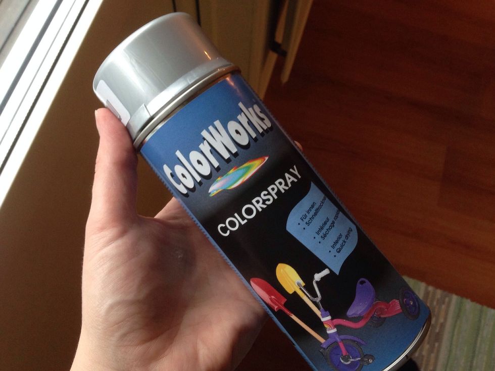 Now you need some color, a spray can. I used silver!