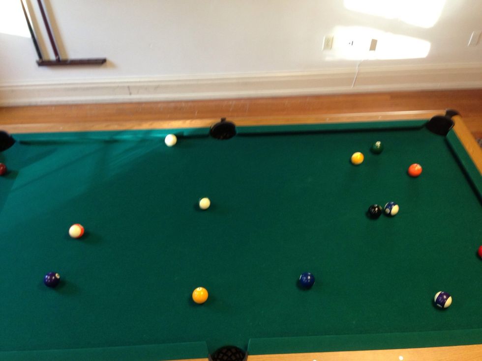 Now, you need to sink your first shot to claim whether you are going to be solids or stripes. In this case, the 1-ball.