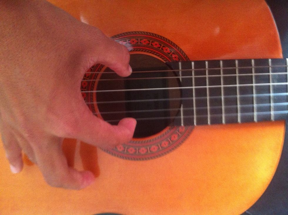 Now you pluck both the bottom and top string at the same time (while holding the 5th thread.)