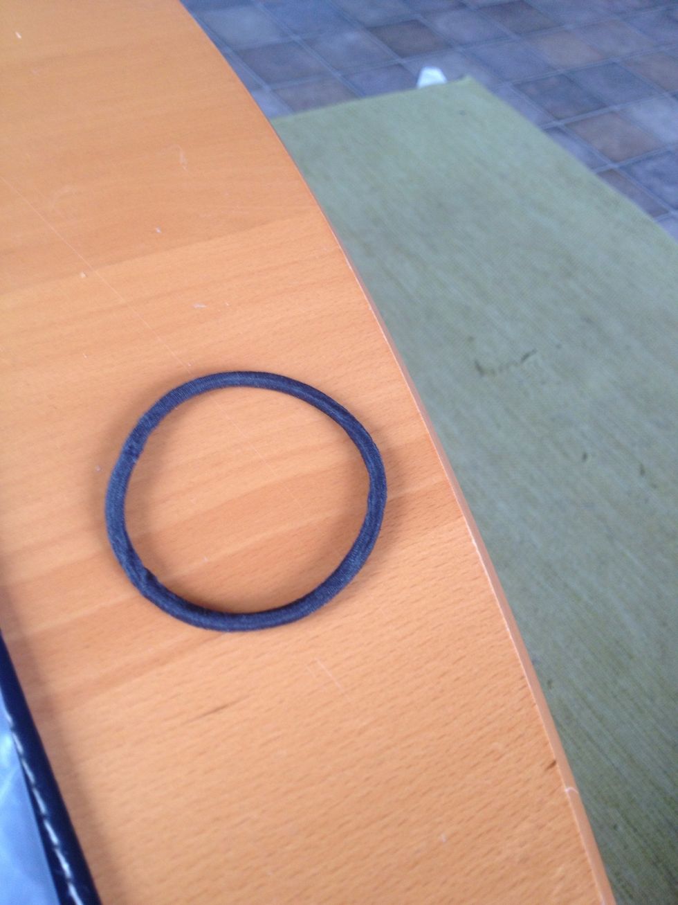 Now you put your feet in the bag and secure it whit the rubberband :) have this om your feet for \u00e0 bit and Then wash it of :) your feet going to be like new :) good luck! :)