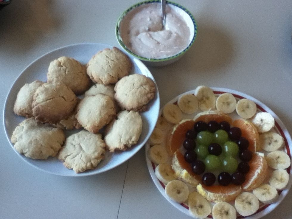 Now you're ready to make the fruit cookies :) (thanks to my sis for the decorative fruit haha)