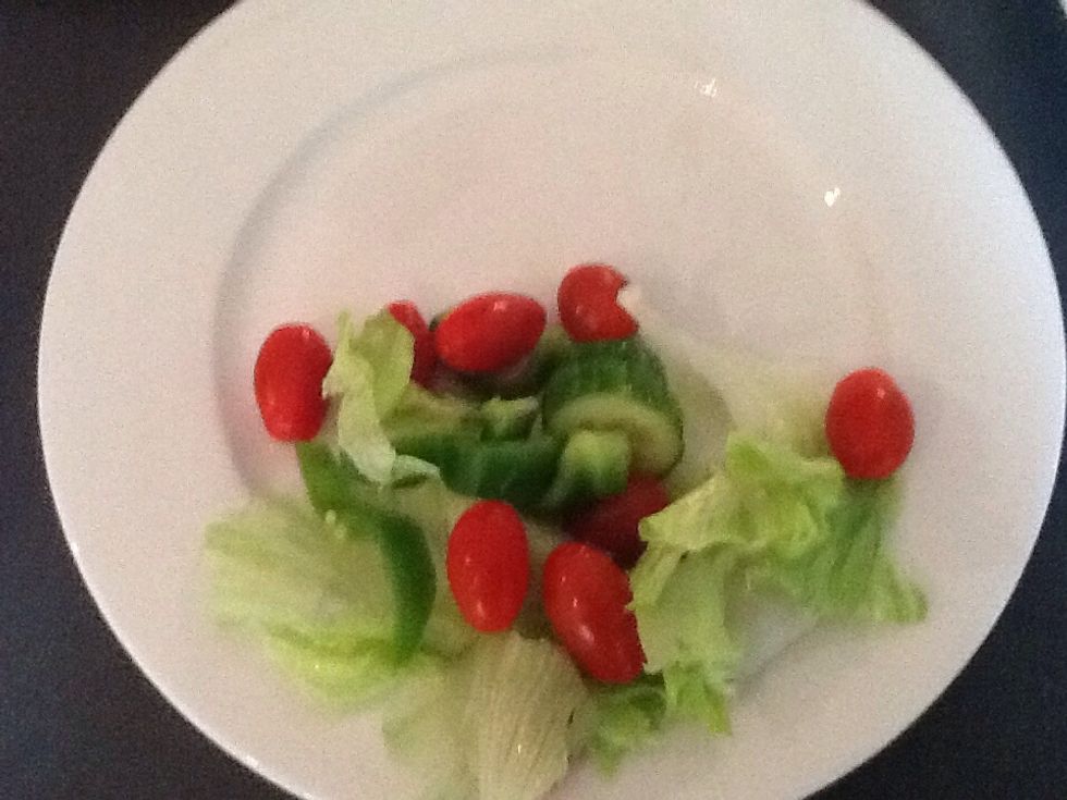 Now you serve the salad on a plate