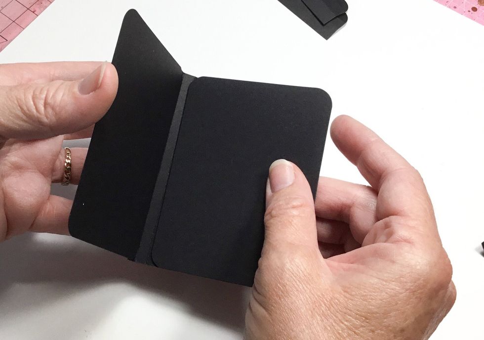 Now you will need 5 of the cardboard rectangles that were previously cut. Start attaching to the spine as shown.