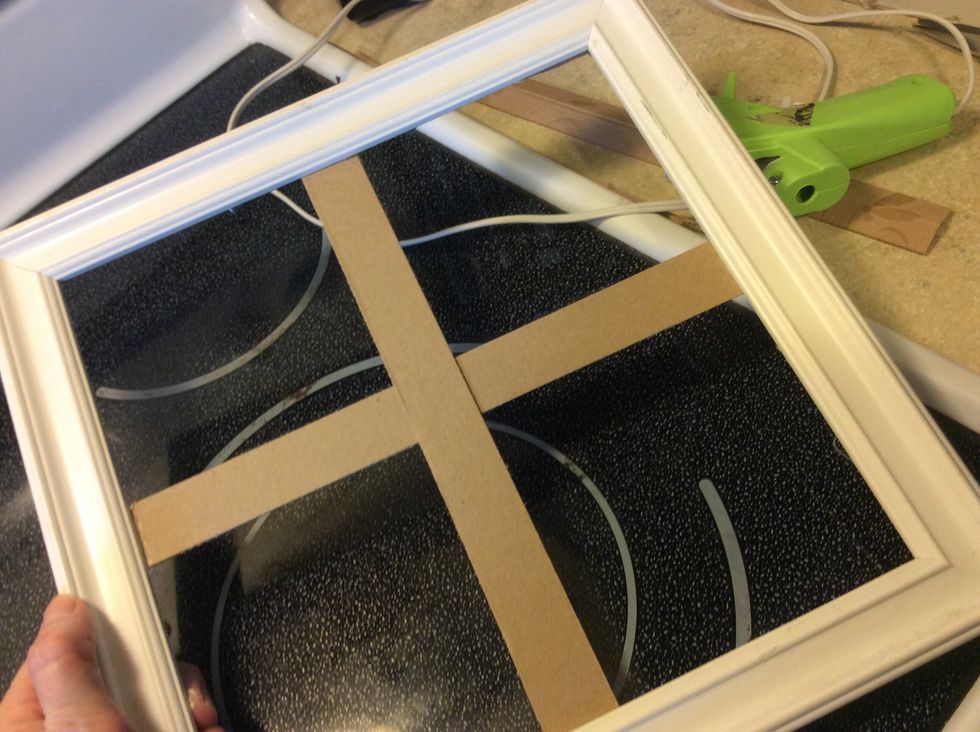 Now your picture frame has "panes" like a window frame.