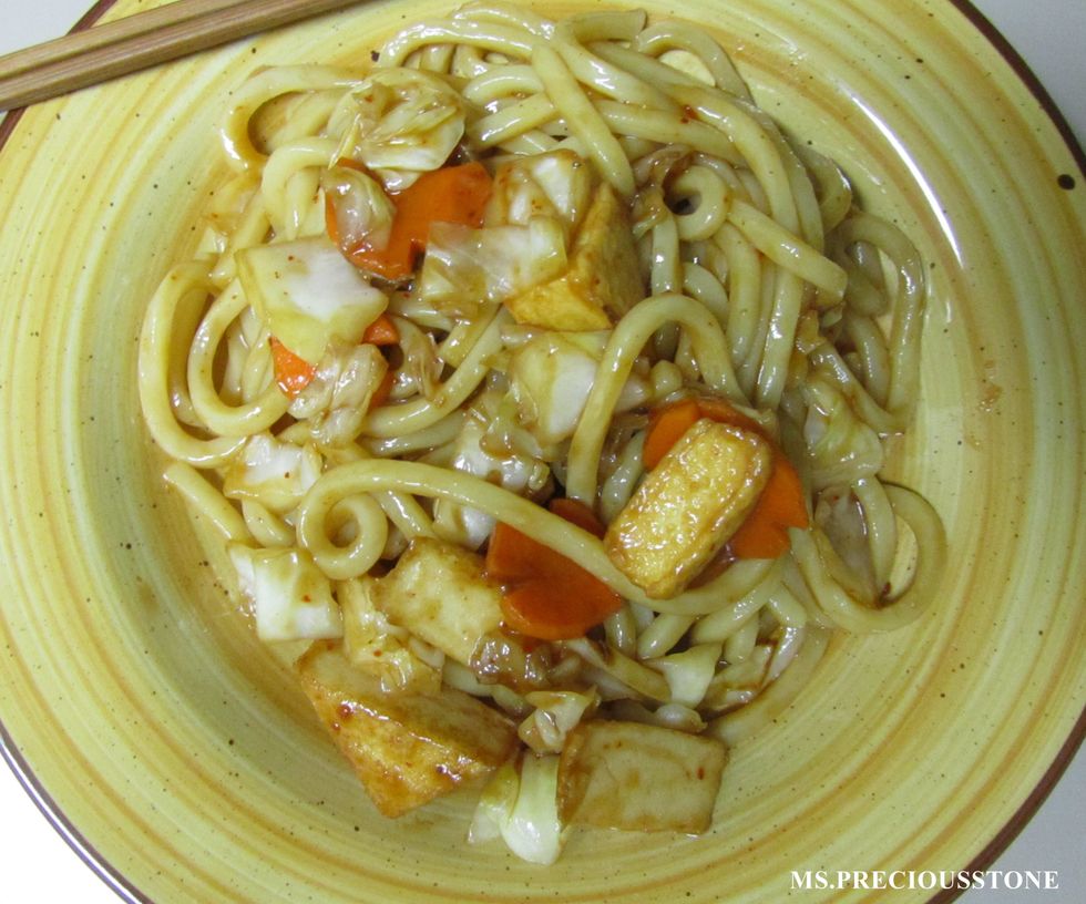 Now your stir-fired udon is ready to serve.