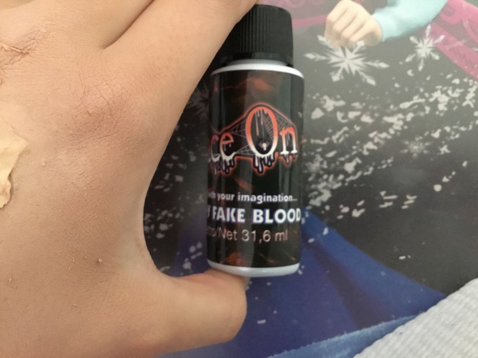 Nu ska du ha fake blod.