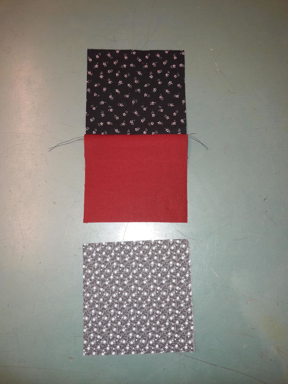 Nu \u00e4r det dags att sy dit den nedersta biten.