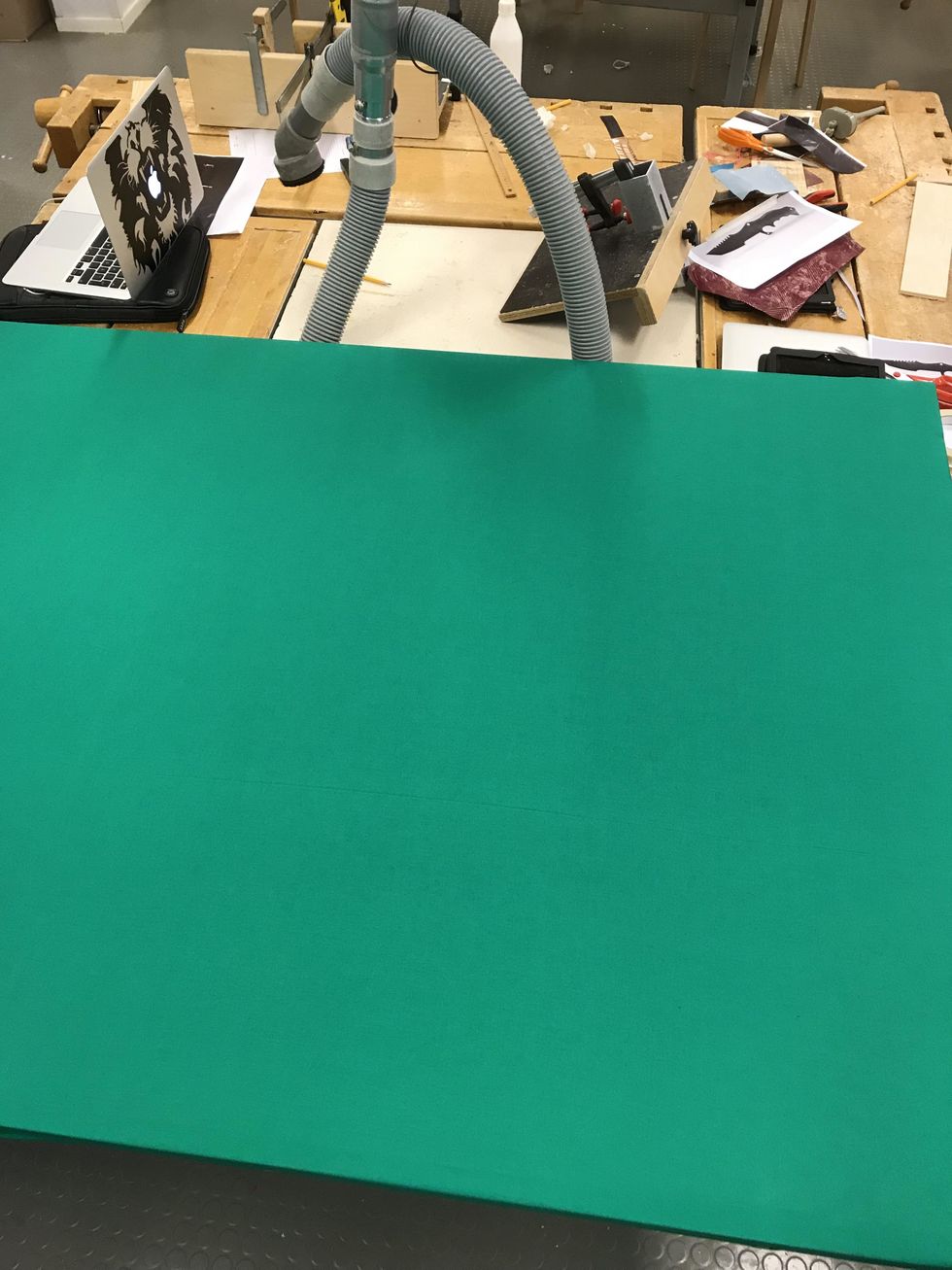 Nu \u00e4r du klar med din Green screen s\u00e5 \u00e4r det bara stativet som ska h\u00e5lla den p\u00e5 plats.