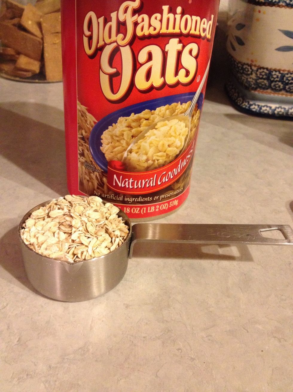 Oats are a whole grain food linked to reduce: *drum roll* the risk of heart disease, diabetes, some forms of cancer, cholesterol, AND they are rich in fiber!