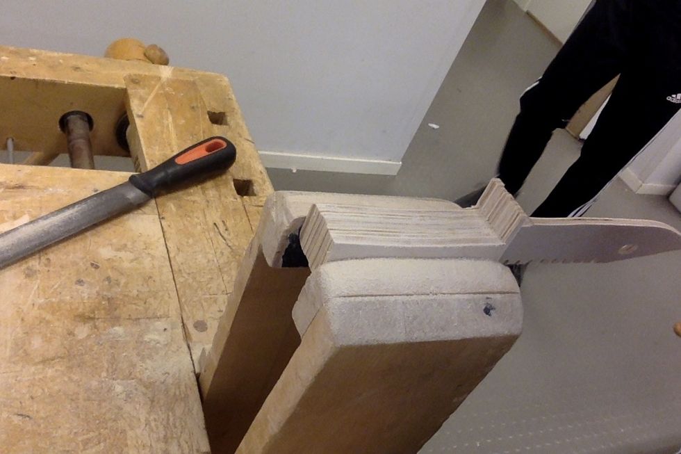 och b\u00f6ra att slipa den rund och du kan flyta kniven p\u00e5 fil kl\u00e4mman s\u00e5 du f\u00e5r den rund och om du tycker det tar f\u00f6r l\u00e5ng tid s\u00e5 kan du fr\u00e5ga om du f\u00e5r anv\u00e4nda sp\u00e5ns\u00e5gen