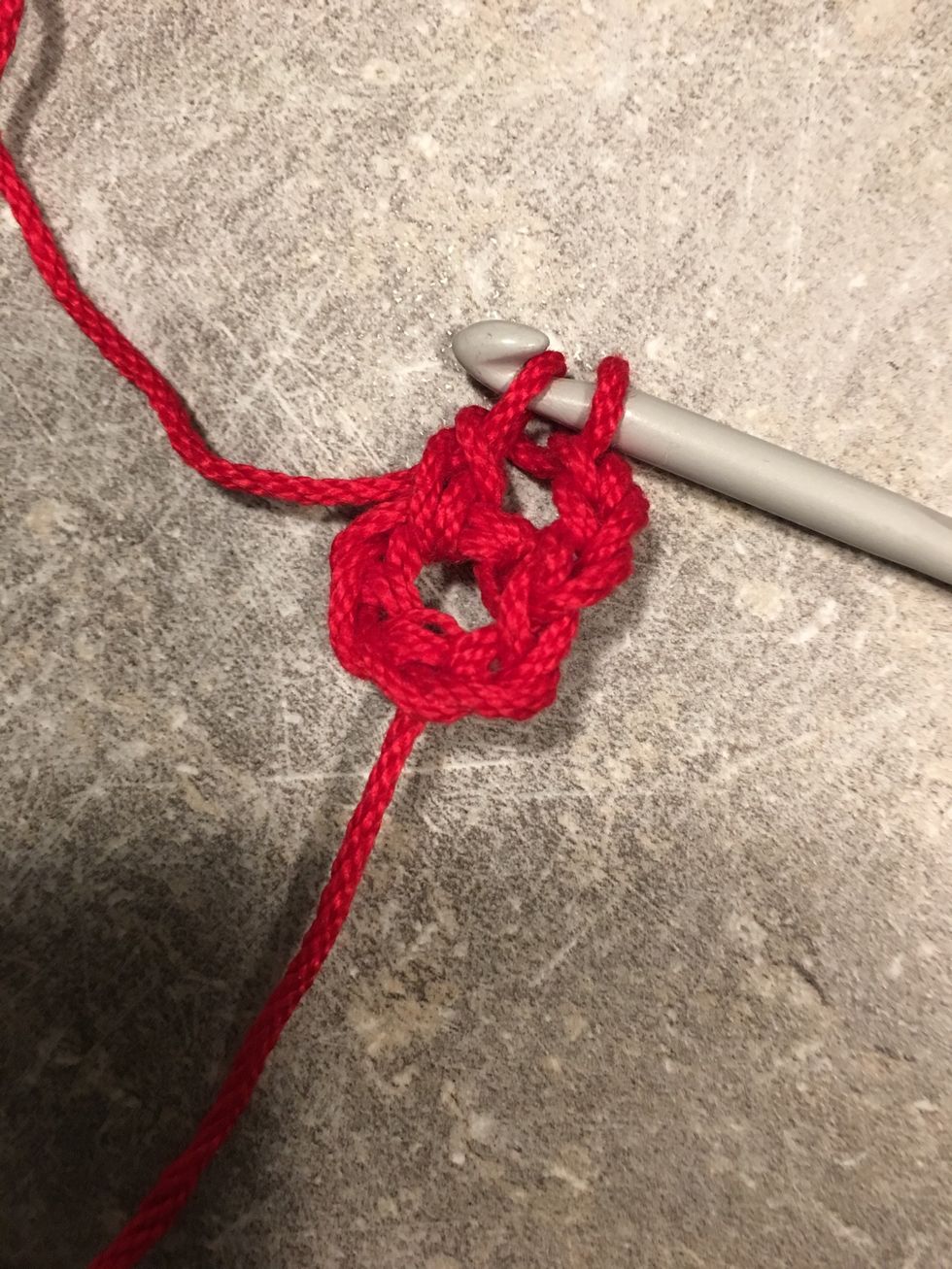 och dra den igenom tv\u00e5 av \u00f6glorna