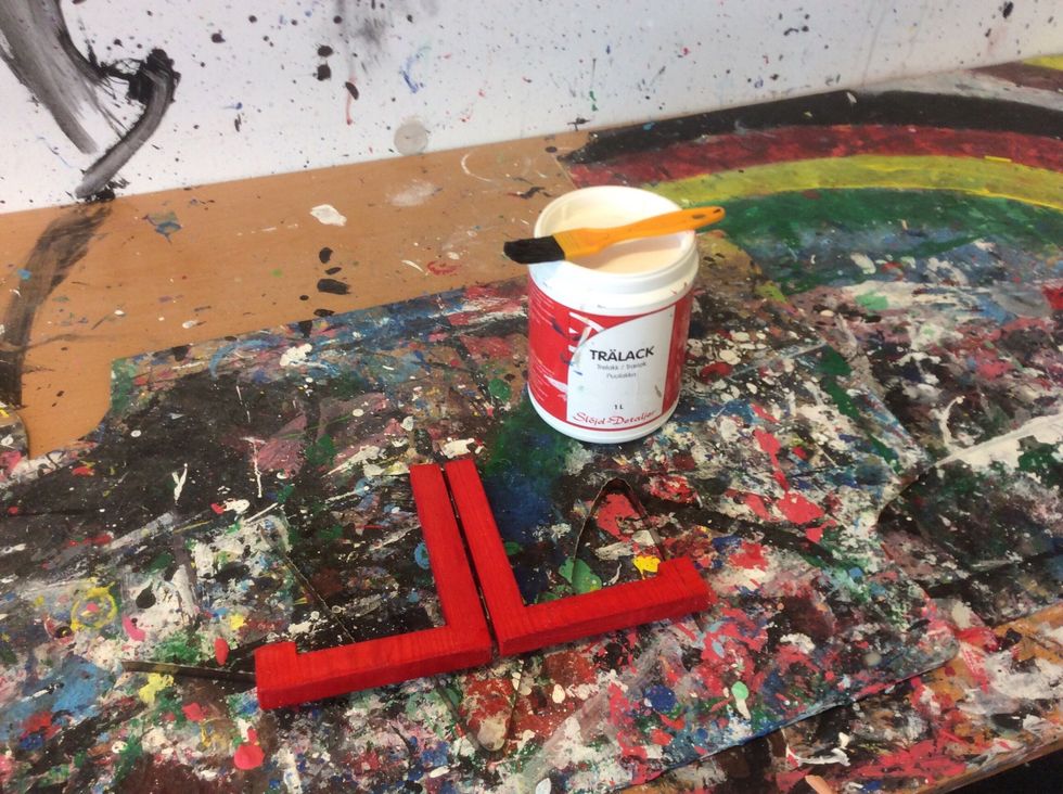 Och klarlackade f\u00f6r extra slitstyrka.