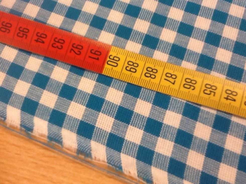 och m\u00e4t 90 cm fr\u00e5n markeringen \u00e5t andra h\u00e5llet.