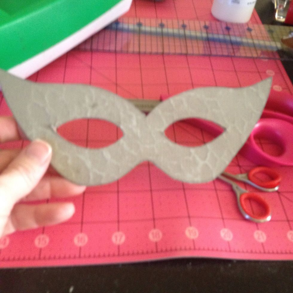 Oh no! Focus problems.... Oh iPhone ! Well at least you can see this step is attach mask to chipboard and cut it out