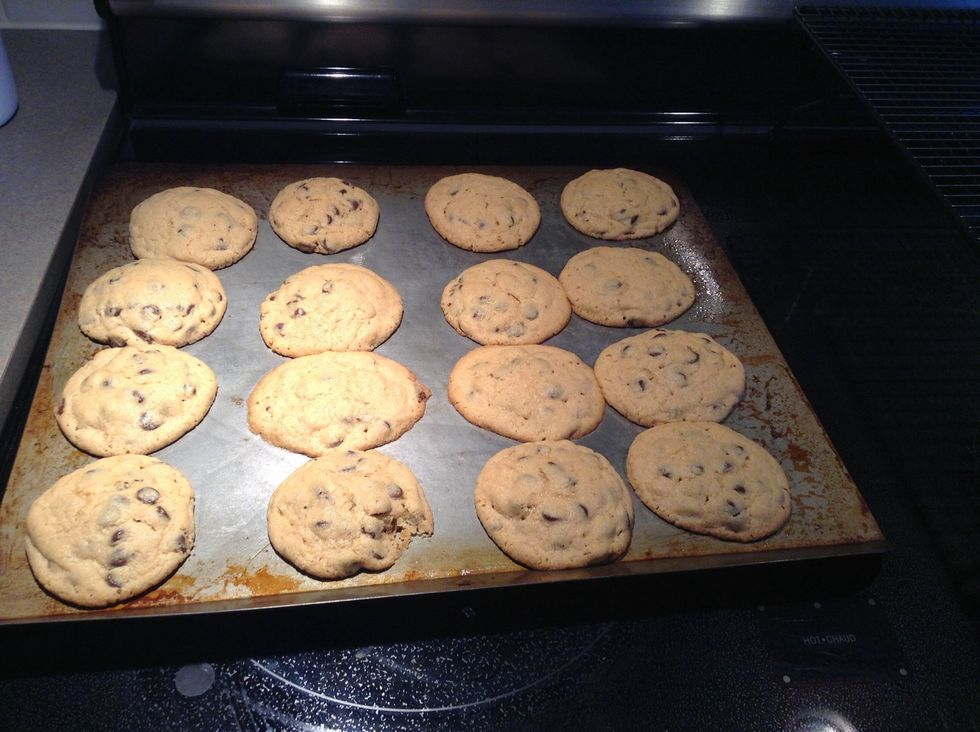 oh yeah\ud83d\ude0e\ud83d\ude0b Let them cool for 2-3 minutes on the tray, then move them over to the cooling trays.