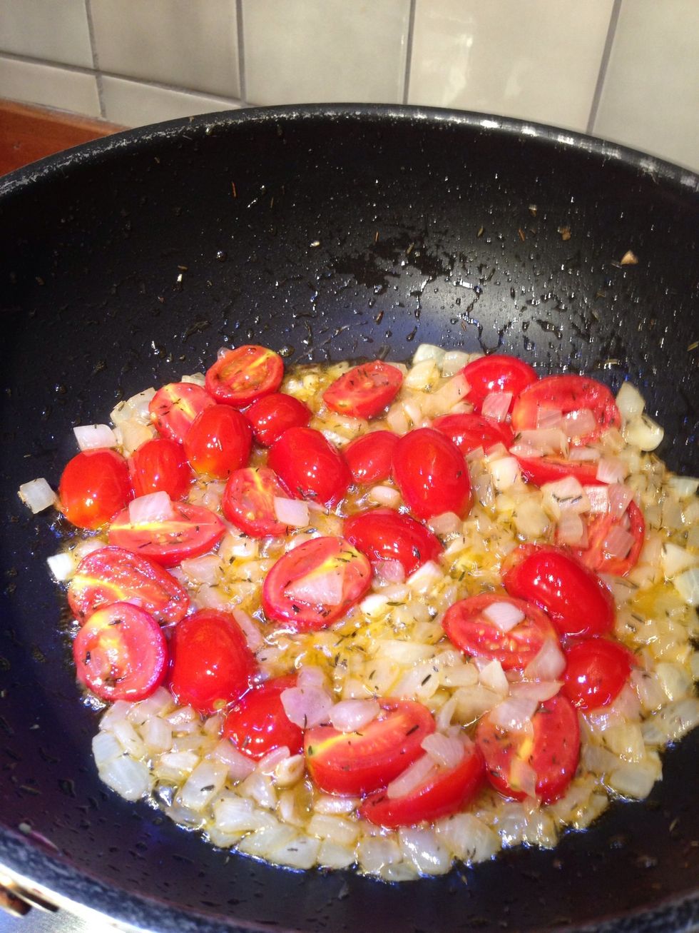 Oil should look like this colour before we move into the next step. Separately, boil the spaghetti (approx 8mins for al-dente texture)