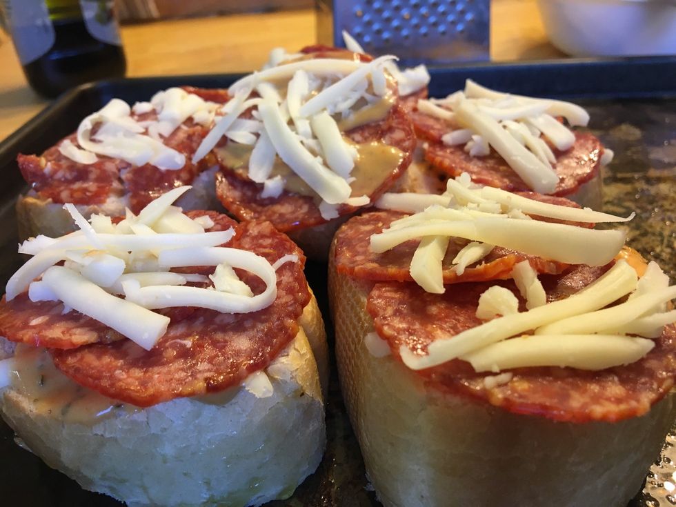 Oil the sides of the bread pieces