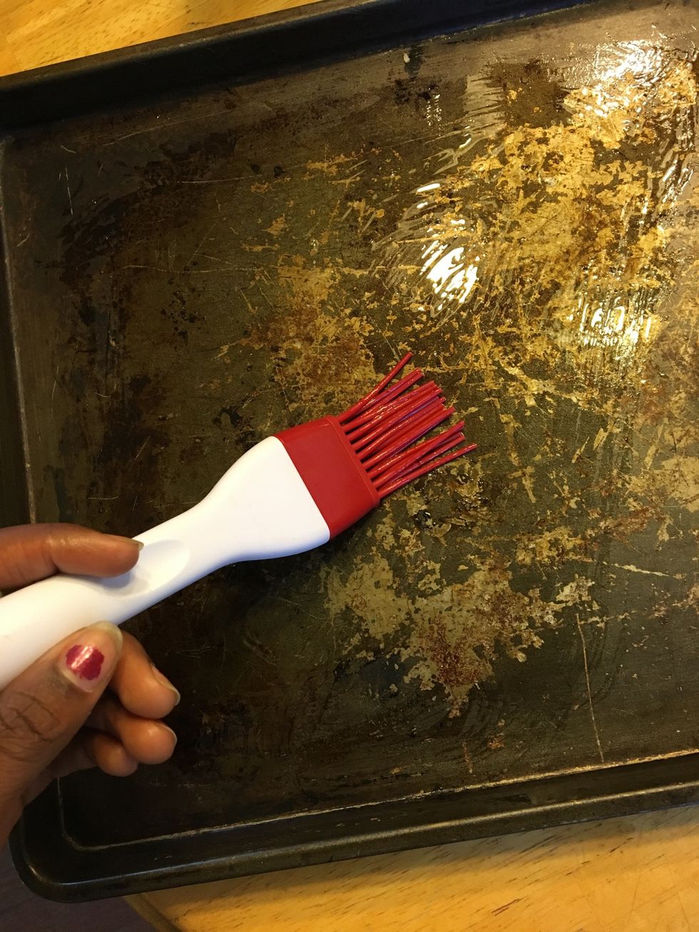 Oil the surface of the baking pan