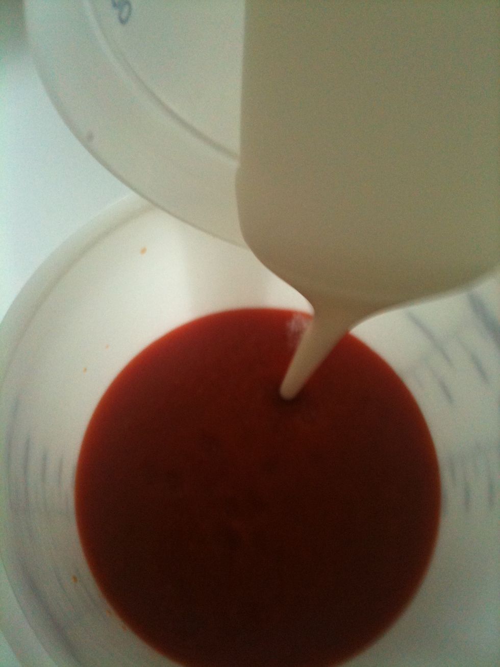 Ok, pour the cream in the tomato sauce