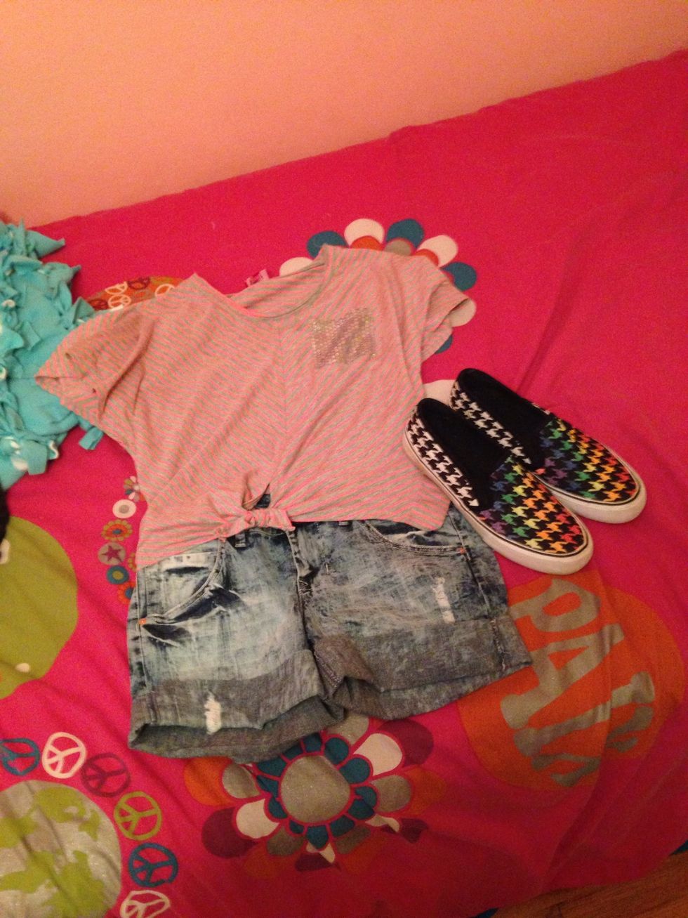 Ok so First things first COMFORTABLE CLOTHES !!\ud83d\udc5a\ud83d\udc5f If you don't wear them you WILL Cry!!\ud83d\ude0b BTW: It's going to be about 70 degrees where I live so...